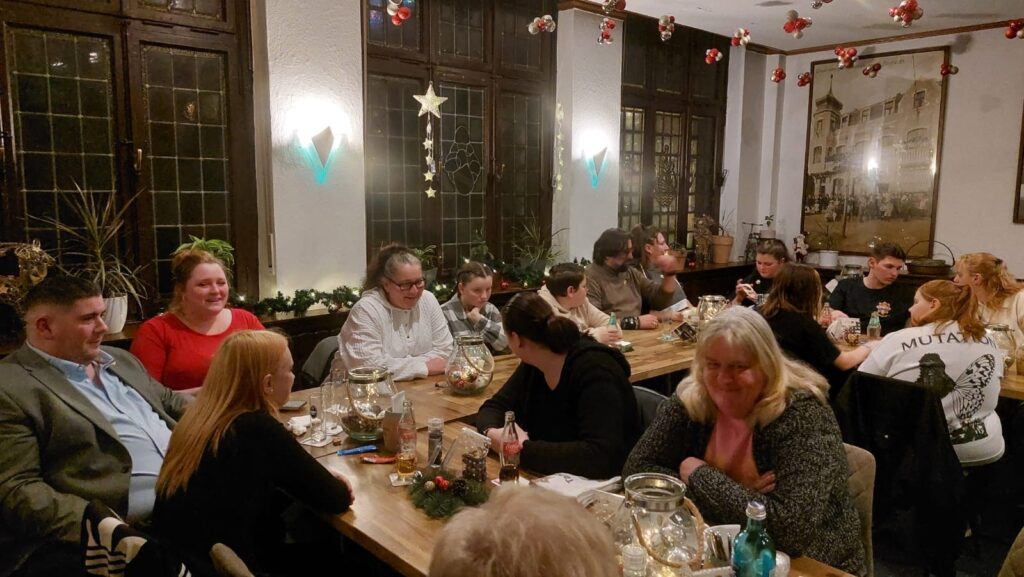 Die KG Porzer Stadtgarde e.V.im Haus Knott bei der eigenen Weihnachtsfeier.