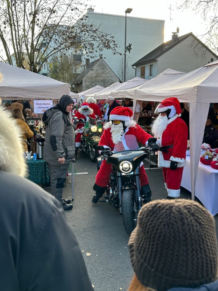 Die KG Porzer Stadtgarde e.V. auf dem Eiler Weihnachtsbasar.