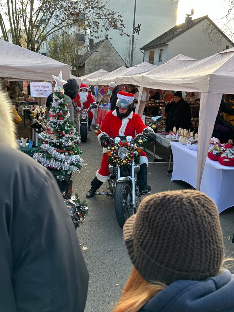 Die KG Porzer Stadtgarde e.V. auf dem Eiler Weihnachtsbasar.