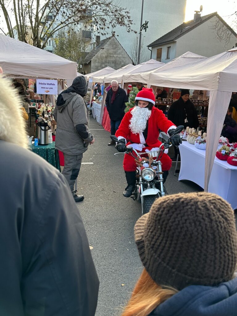 Die KG Porzer Stadtgarde e.V. auf dem Eiler Weihnachtsbasar.