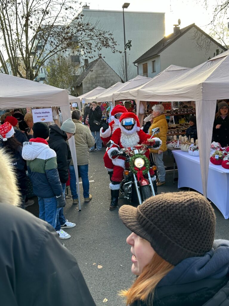 Die KG Porzer Stadtgarde e.V. auf dem Eiler Weihnachtsbasar.