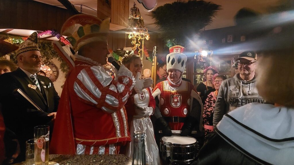 Die KG Porzer Stadtgarde e. V. zu Gast bei der Porzer Perlchen Party im Gasthaus Kranz.