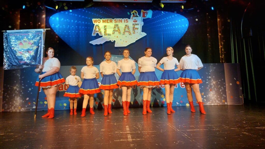 Die Kindertanzgruppe der KG Porzer Stadtgarde e.V. beim Pänz Dance 2024 im Rathaussaal Porz.