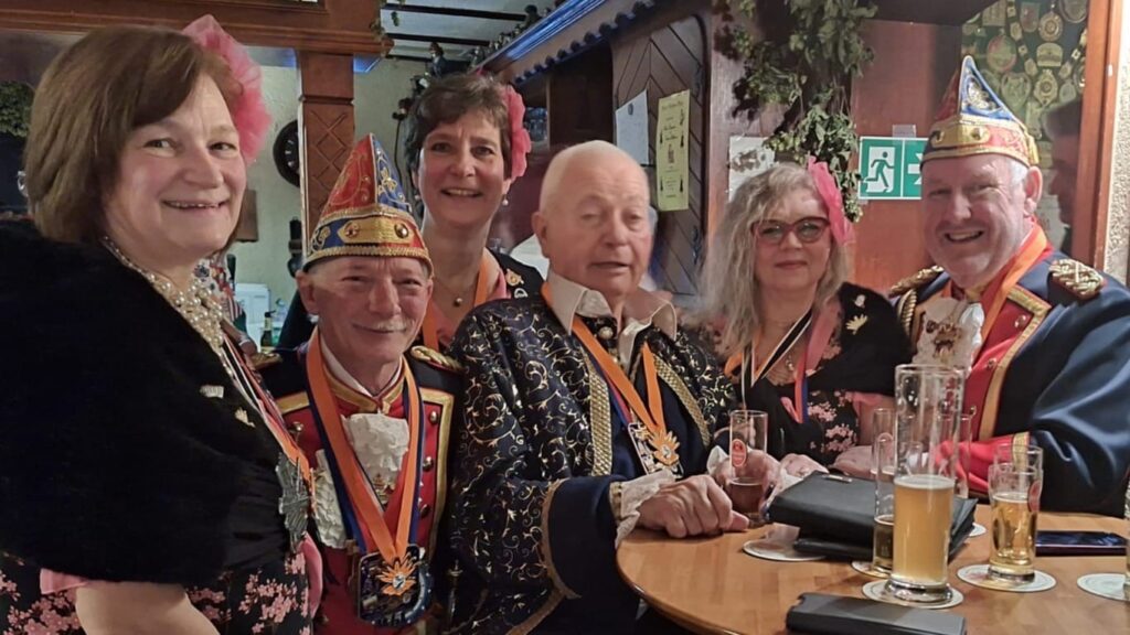 Die KG Porzer Stadtgarde e. V. zu Gast bei der Porzer Perlchen Party im Gasthaus Kranz.