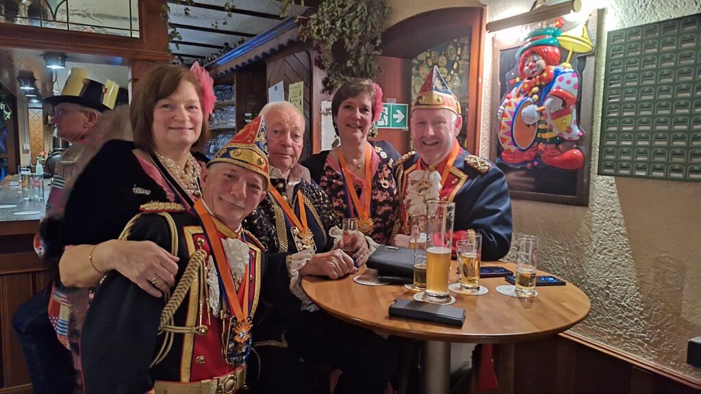 Die KG Porzer Stadtgarde e. V. zu Gast bei der Porzer Perlchen Party im Gasthaus Kranz.