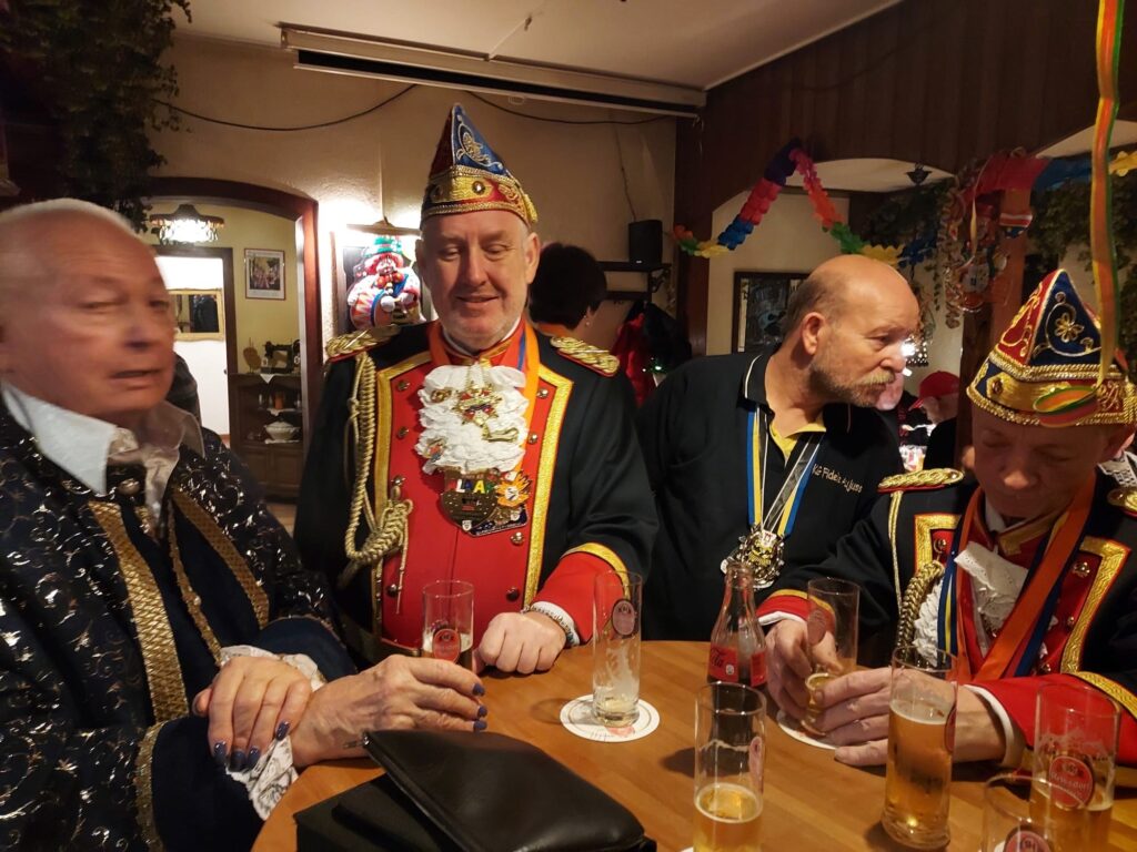 Die KG Porzer Stadtgarde e. V. zu Gast bei der Porzer Perlchen Party im Gasthaus Kranz.