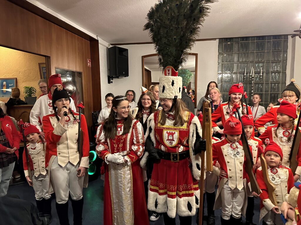 Die KG Porzer Stadtgarde e. V. im Wirtshaus Knott bei der Zugbesprechung. Zu Gast die Kinderprinzengarde Porz e.V. 