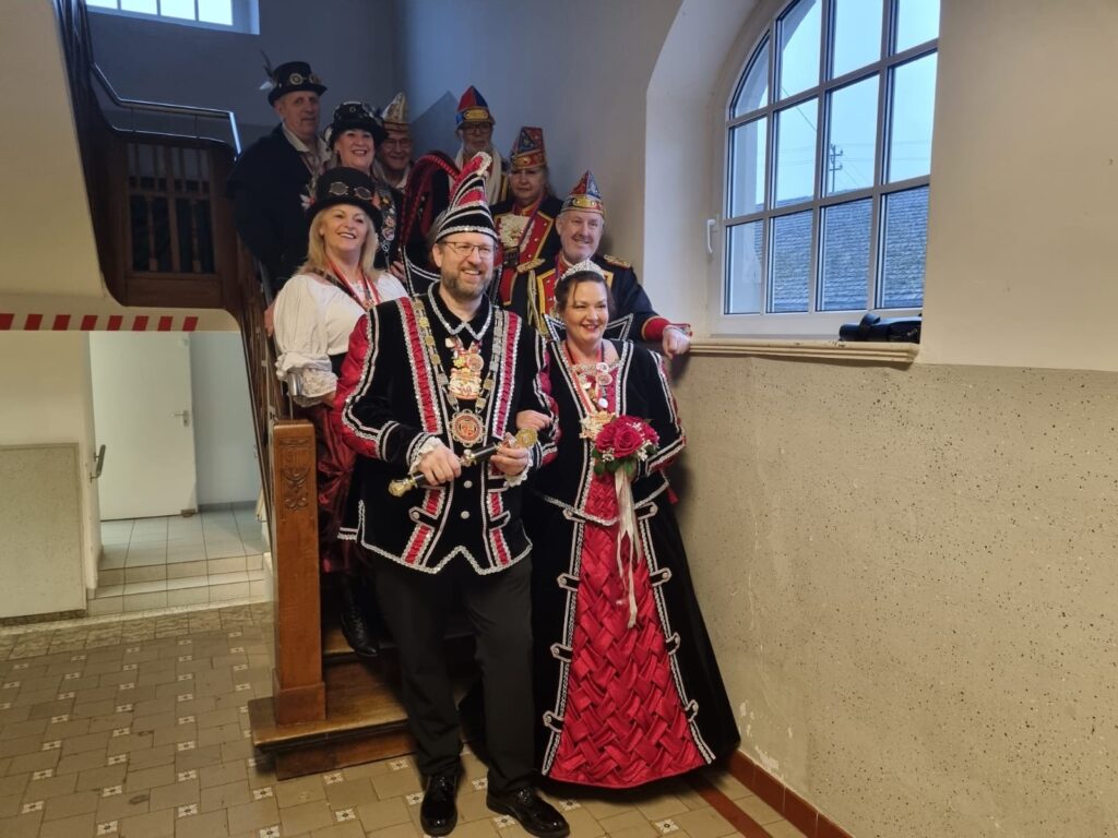 Die KG Porzer Stadtgarde e. V. beim Überraschungsbesuch in Burgbrohl