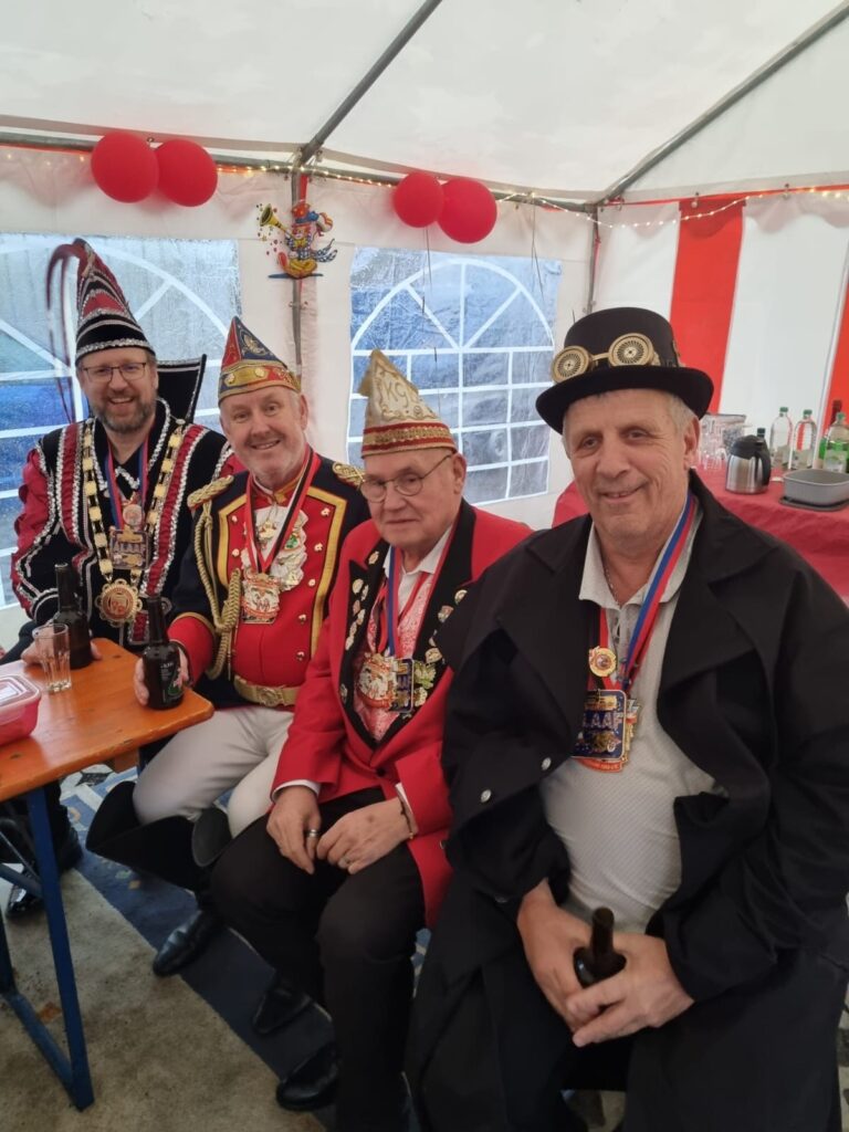 Die KG Porzer Stadtgarde e. V. beim Überraschungsbesuch in Burgbrohl