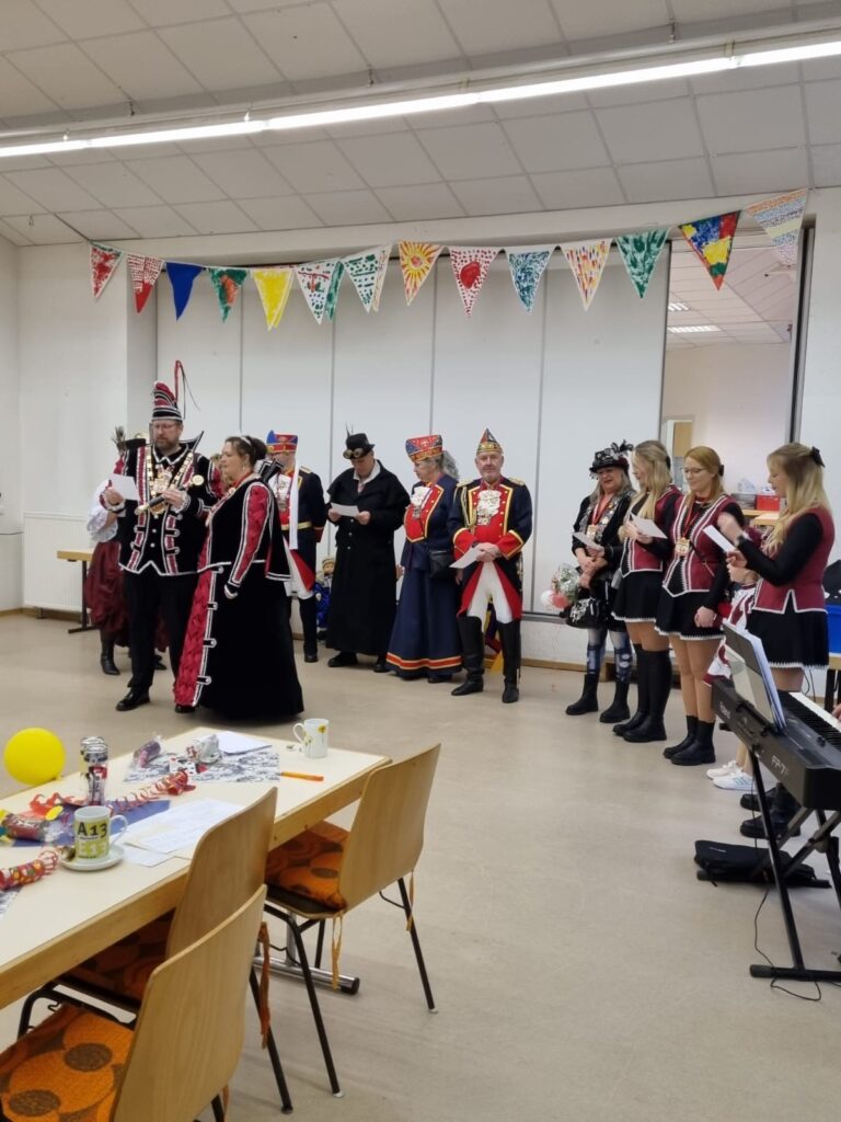 Die KG Porzer Stadtgarde e. V. beim Überraschungsbesuch in Burgbrohl