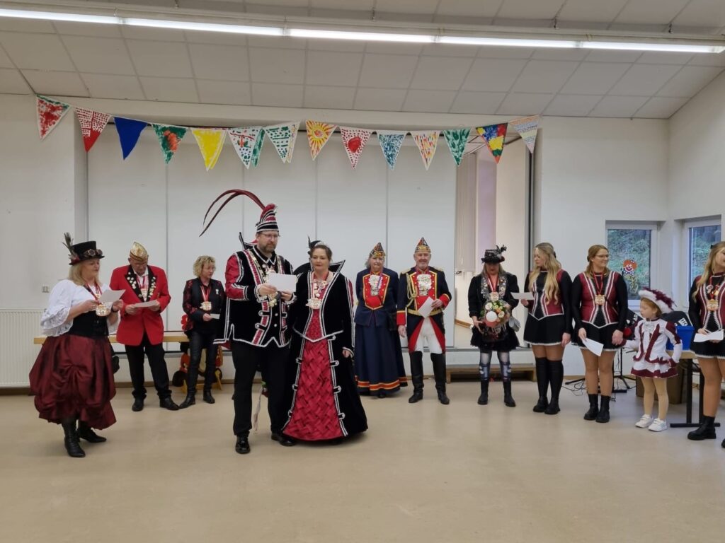 Die KG Porzer Stadtgarde e. V. beim Überraschungsbesuch in Burgbrohl