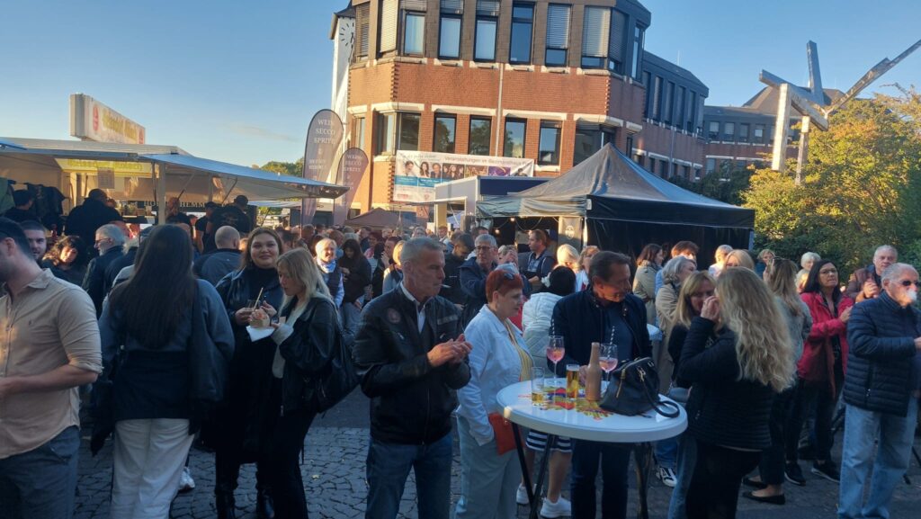 Bilder vom 3. Porzer Weinfest an der Rheinpromenade. Eine Veranstaltung der KG Porzer Stadtgarde e. V.