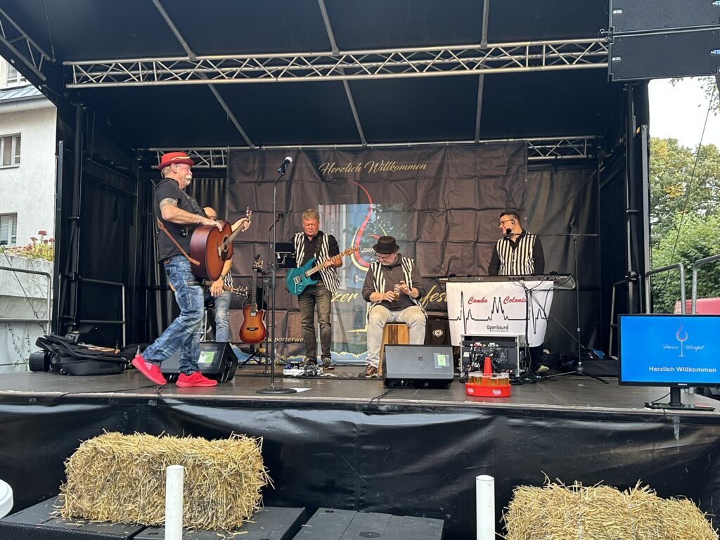 Das 3. Porzer Weinfest an der Rheinpromenade.