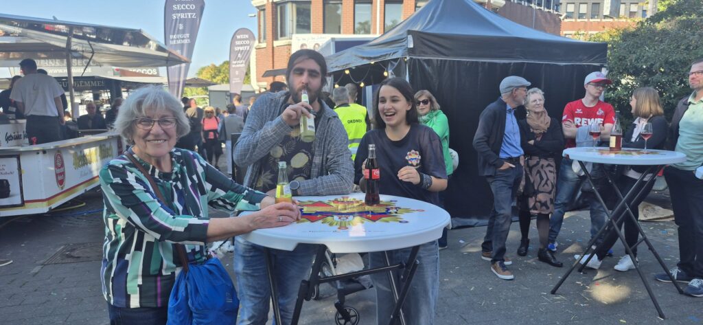 Das 3. Porzer Weinfest an der Rheinpromenade.