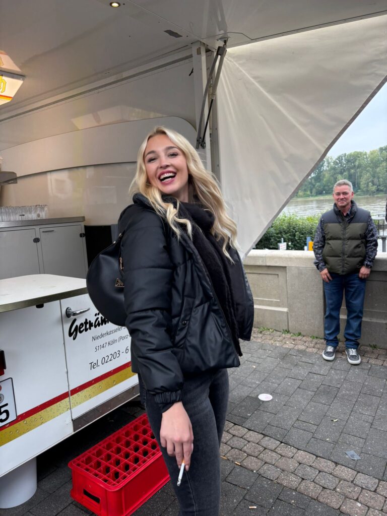 Bilder vom 3. Porzer Weinfest an der Rheinpromenade. Eine Veranstaltung der KG Porzer Stadtgarde e. V.