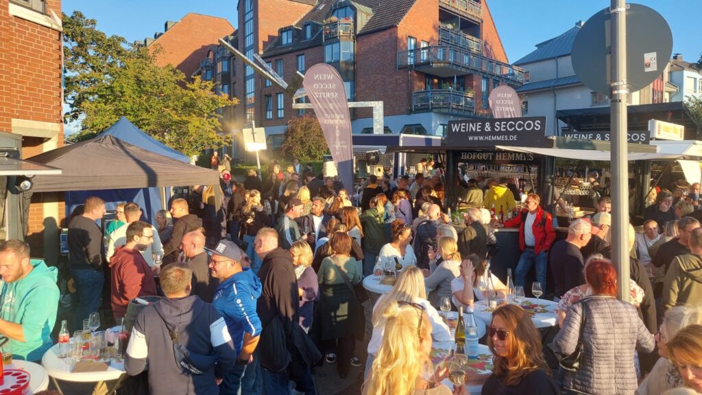 Bilder vom 3. Porzer Weinfest an der Rheinpromenade. Eine Veranstaltung der KG Porzer Stadtgarde e. V.