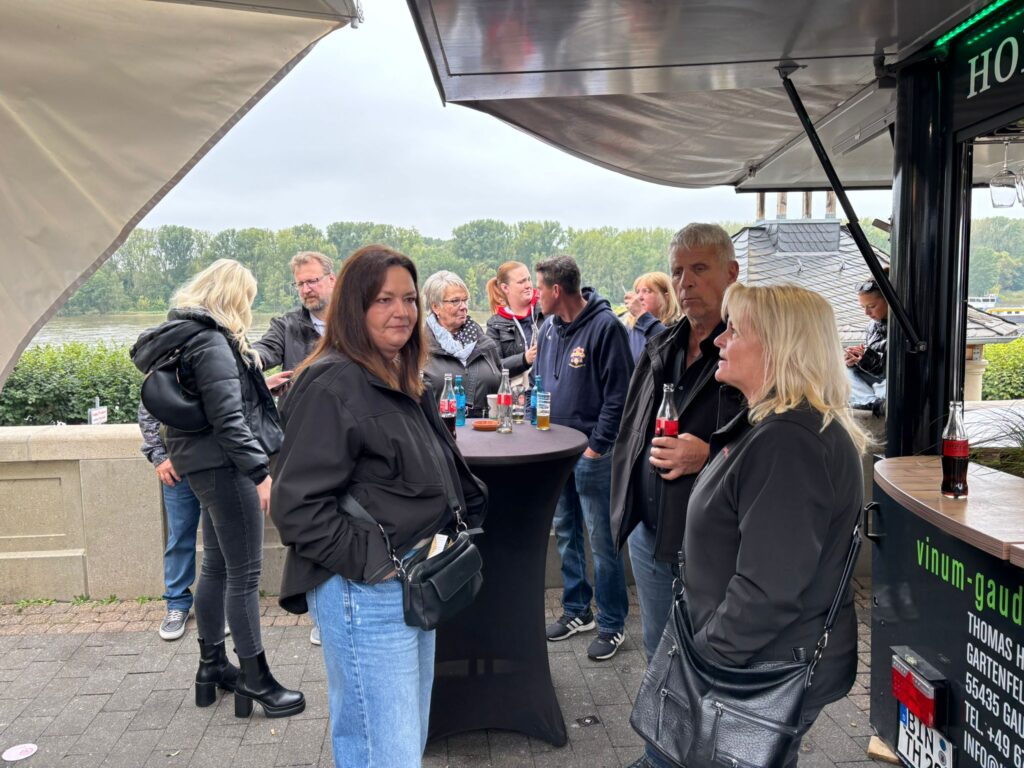 Bilder vom 3. Porzer Weinfest an der Rheinpromenade. Eine Veranstaltung der KG Porzer Stadtgarde e. V.