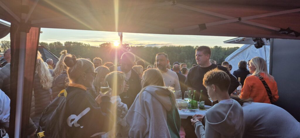 Bilder vom 3. Porzer Weinfest an der Rheinpromenade. Eine Veranstaltung der KG Porzer Stadtgarde e. V.