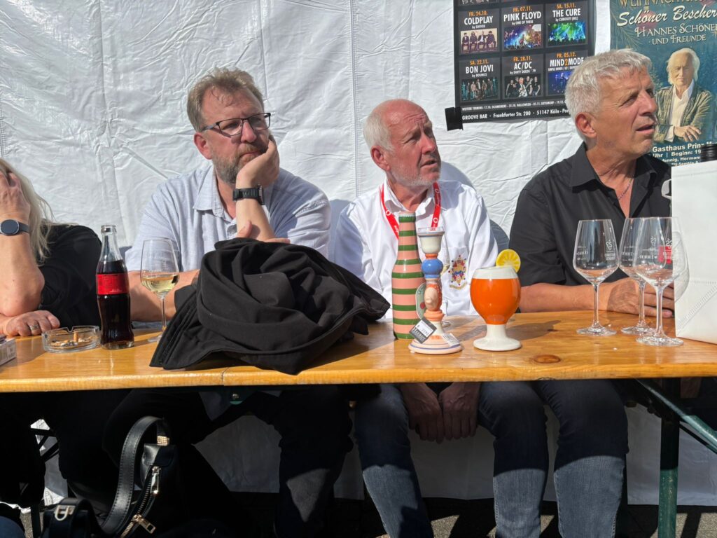 Bilder vom 3. Porzer Weinfest an der Rheinpromenade. Eine Veranstaltung der KG Porzer Stadtgarde e. V.
