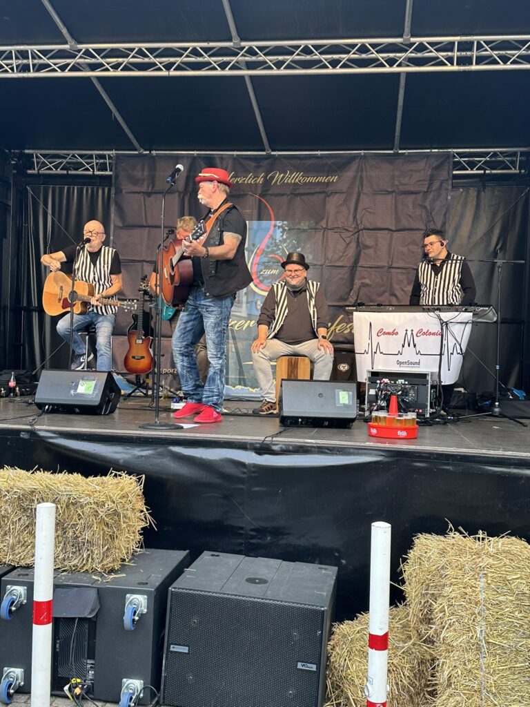 Das 3. Porzer Weinfest an der Rheinpromenade.