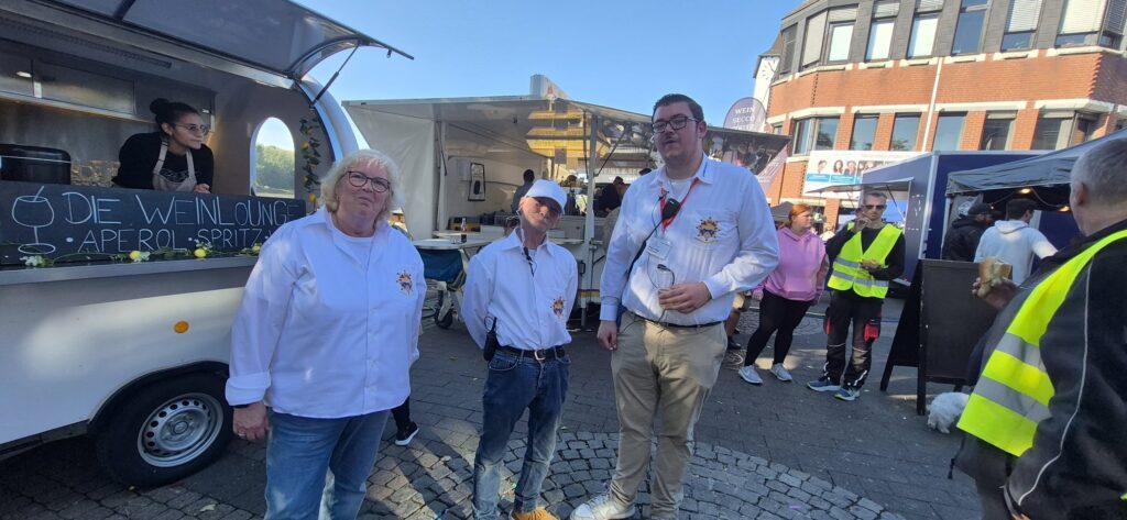 Bilder vom 3. Porzer Weinfest an der Rheinpromenade. Eine Veranstaltung der KG Porzer Stadtgarde e. V.