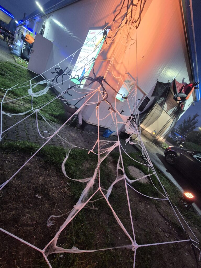 Halloweenfest bei der Aral-Tankstelle Mandy Wirtz