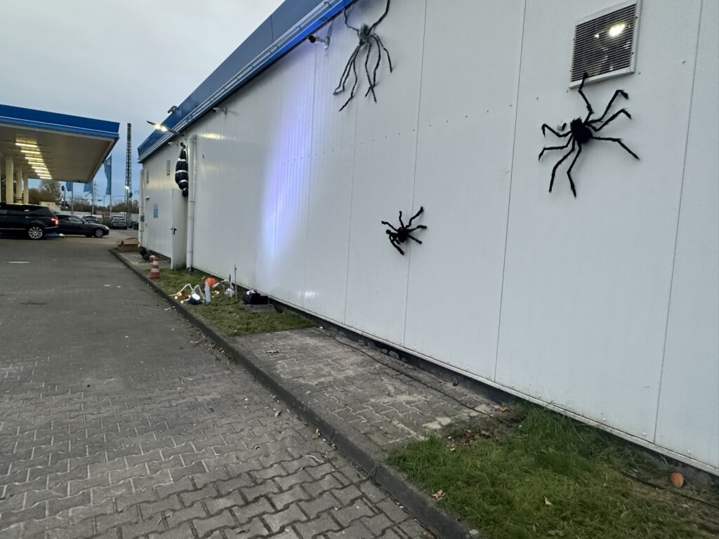 Halloweenfest bei der Aral-Tankstelle Mandy Wirtz
