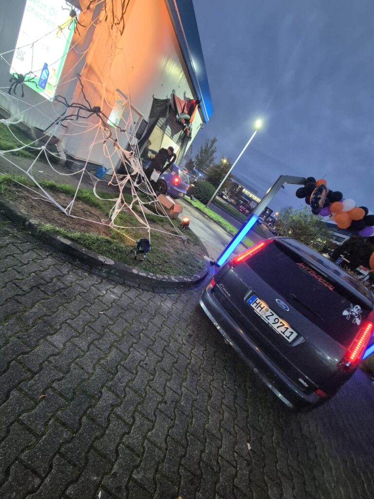 Halloweenfest bei der Aral-Tankstelle Mandy Wirtz