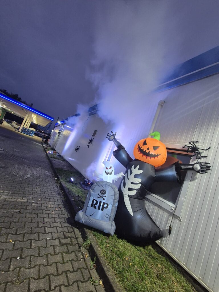 Halloweenfest bei der Aral-Tankstelle Mandy Wirtz