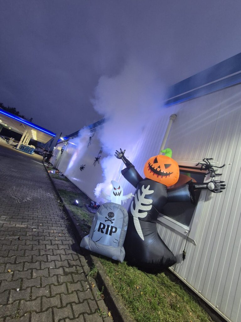 Halloweenfest bei der Aral-Tankstelle Mandy Wirtz